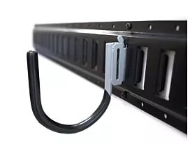 Raíles universales y accesorios Gancho en J mediano para E-Track - con recubrimiento de PE